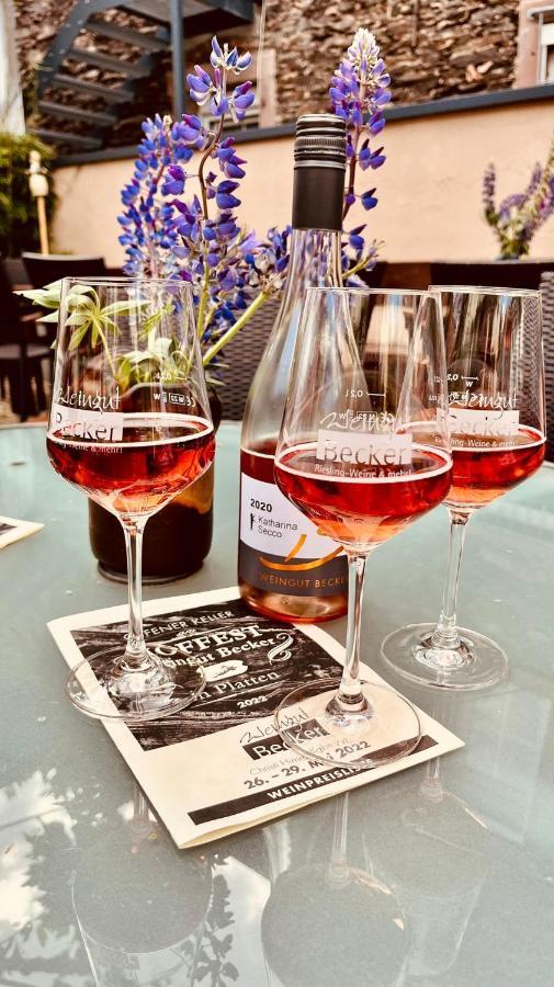 Weingut U. Gaestehaus Becker Platten Bagian luar foto
