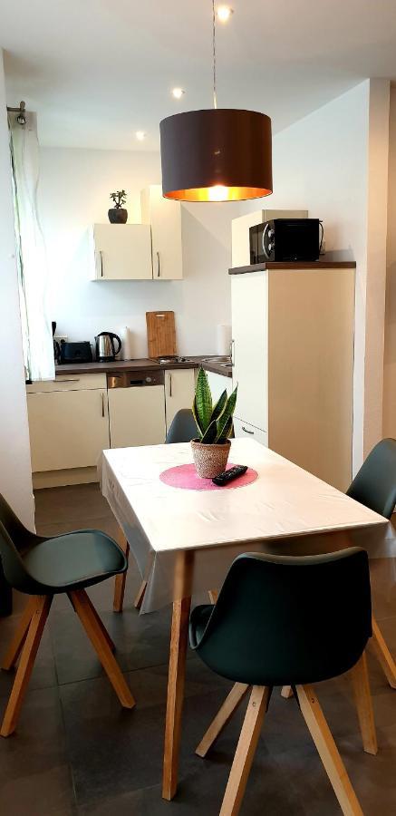 Weingut U. Gaestehaus Becker Platten Bagian luar foto