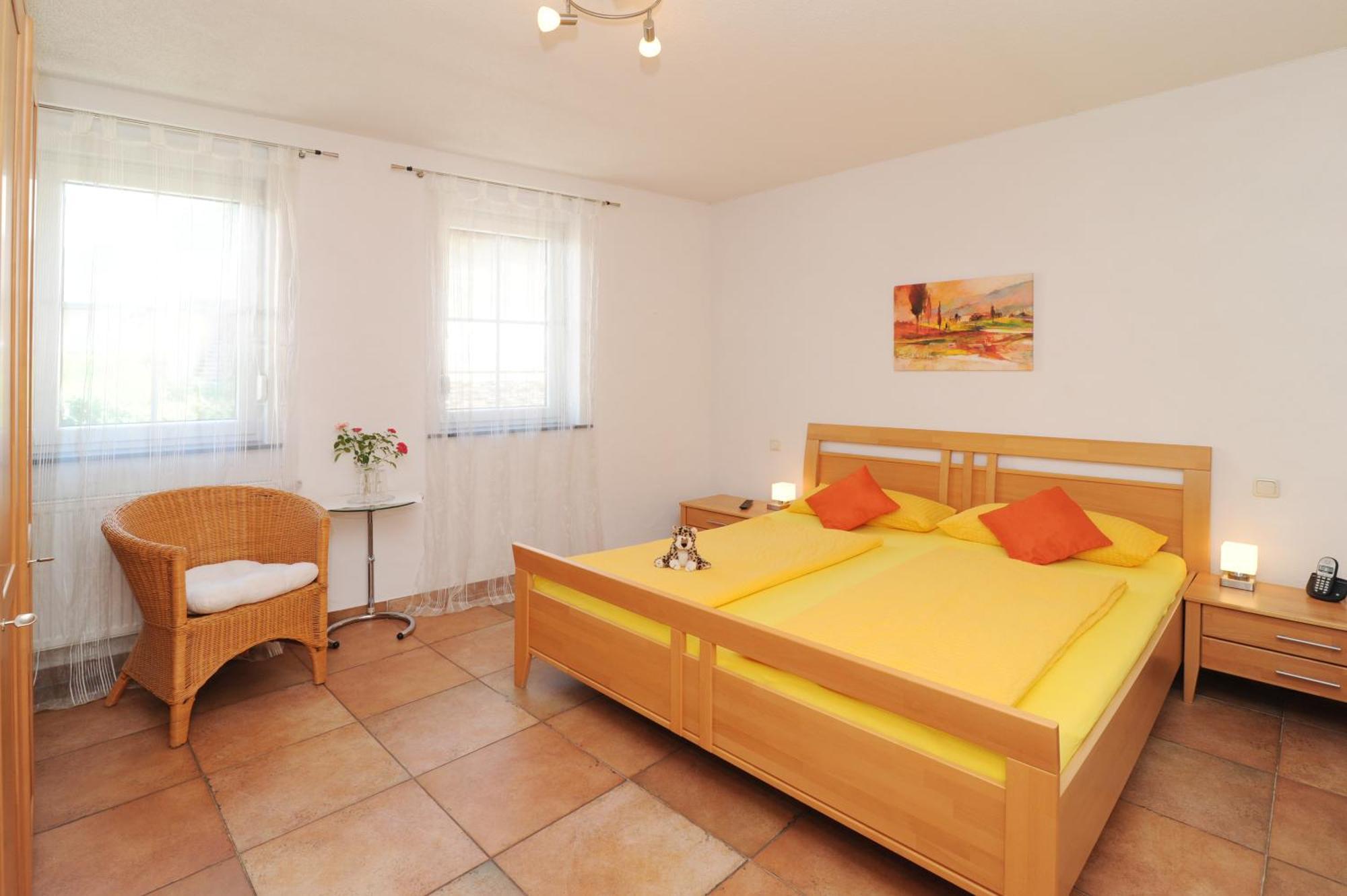 Weingut U. Gaestehaus Becker Platten Bagian luar foto