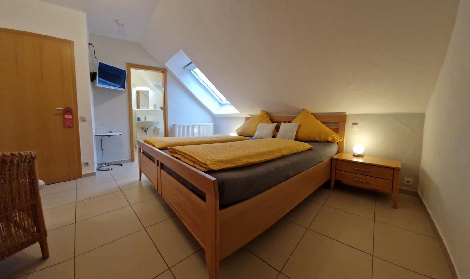 Weingut U. Gaestehaus Becker Platten Bagian luar foto