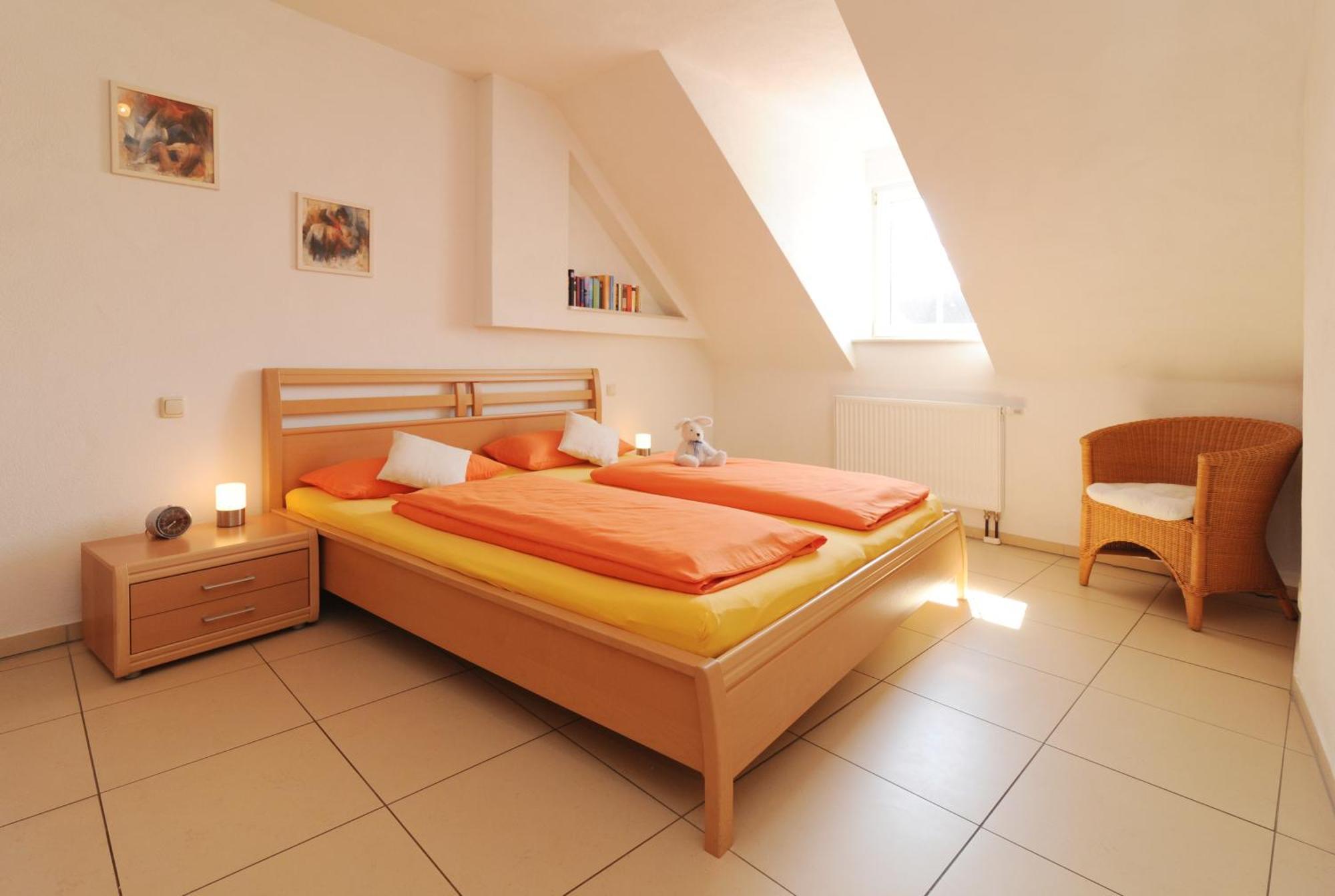 Weingut U. Gaestehaus Becker Platten Bagian luar foto